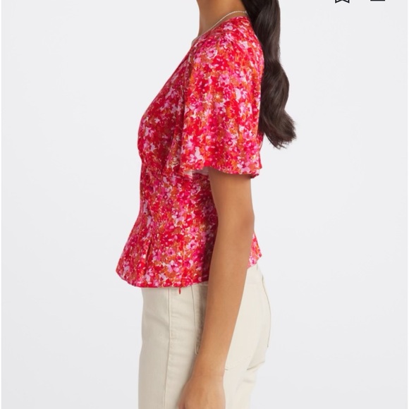LOST + WANDER PETAL PATCH FLUTTER SLEEVE TOP - Picture 4 of 6